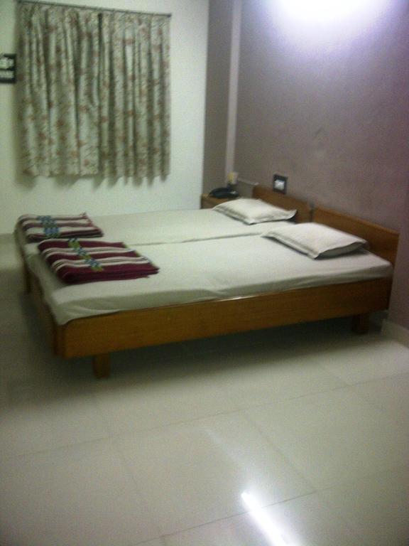 Hotel Abha International Bhuj Room photo